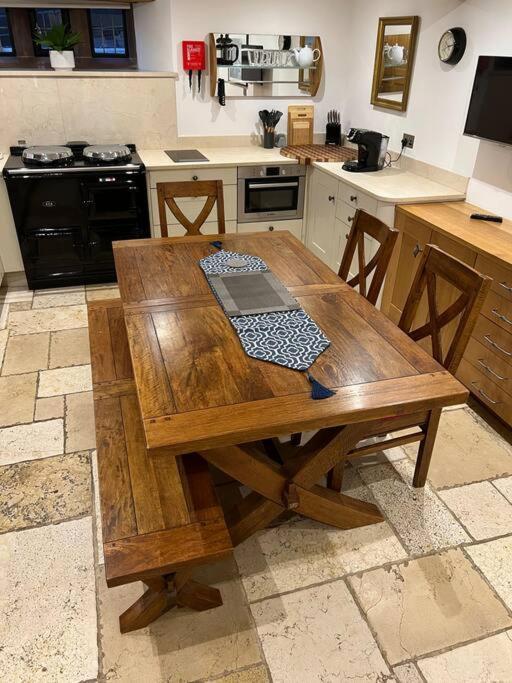 The Horners - Log Burner, Cheshire Village, Parking, Walks, Aga, Dogs Prestbury  Buitenkant foto
